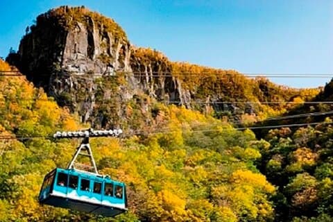 Daisetsuzan National Park and Kurodake Ropeway Autumn Tour