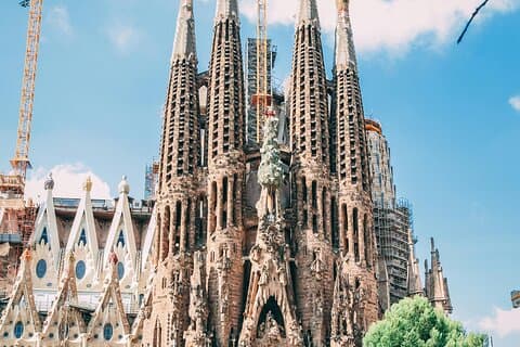 BARCELONA : Sagrada Familia y Ciudad Destacan Niños Desde £1
