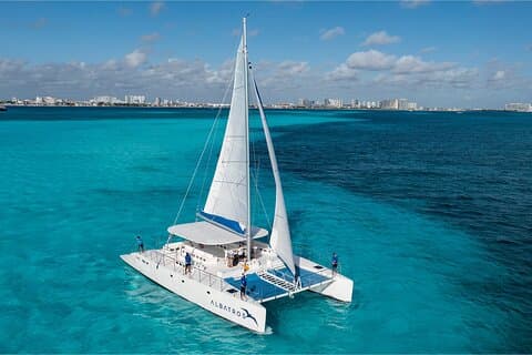Catamaran de Cancun à Isla Mujeres Déjeuner OpenBar et plongée en apnée