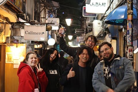 Tokyo Izakaya crawl (En tur med 2 izakayas, 1 bar og en helligdom)