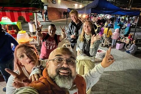 Tour de comida de rua local em Antígua