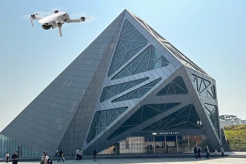 Shenzhen Tech DJI Electronics Market og Lianhua Mountain