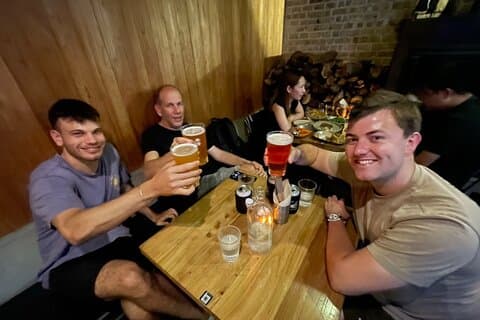 Tipsy Travel : Chengdu Jantar Comida e Bar Crawl com Guia Local