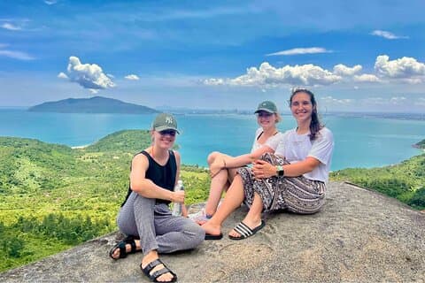 Hue to Hoi An/Da Nang Guided Bus Tour with Sightseeing Stops