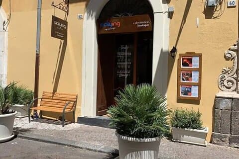 Bagageopbevaring i Catanias historiske centrum
