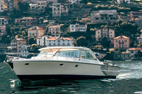 Excursão privada de 5 horas em lancha Colombo no Lago Como