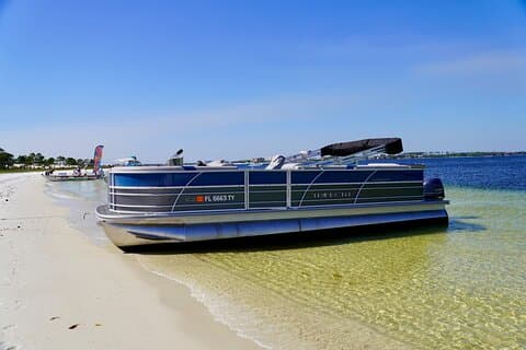 Noleggio pontone di un'intera giornata 90HP a Shell Island