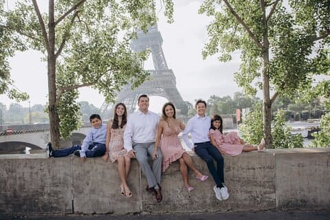 Servizio fotografico di gruppo privato con fotografo locale a Parigi