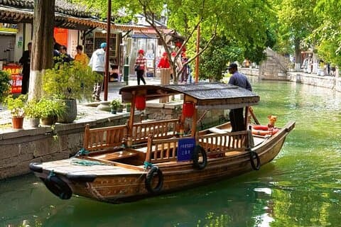 Shanghai Zhujiajiao Water Village Tour di mezza giornata