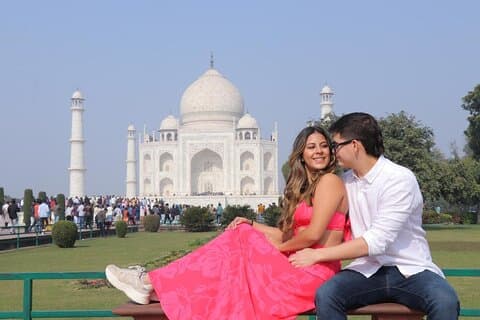 Andata e ritorno a Taj Mahal in auto e autista da Delhi