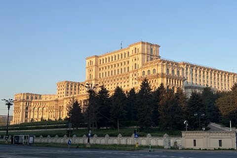 Bukarest Parlament und Brunnen Lauftour