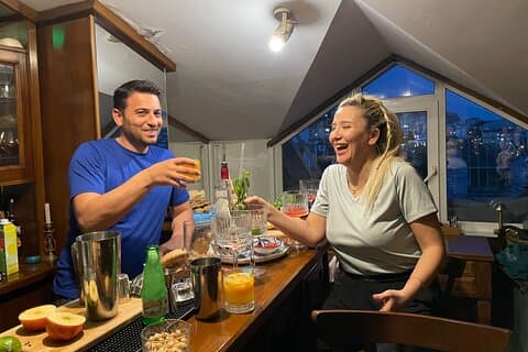 Turkse cocktailworkshop bij een lokale bar in Istanbul