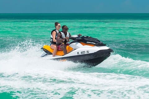 Doha Jet Ski à Skyline avec vue sur Katara et Pearl Qatar