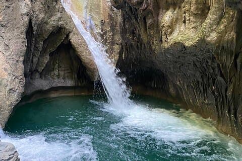 Wandelen, zwemmen en genieten van het natuurparadijs in Damajagua Watervallen