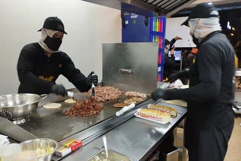 Medellín: Degustazione di cibo di strada sui tetti del quartiere Poblado