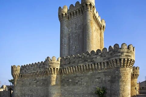 Eine ganztägige Absheron Castles and Oil Heritage Private Tour