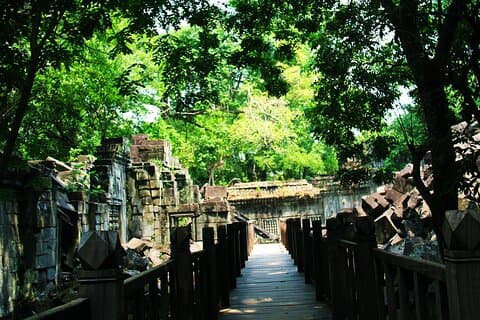 Banteay Srei og Beng Mealea-templene