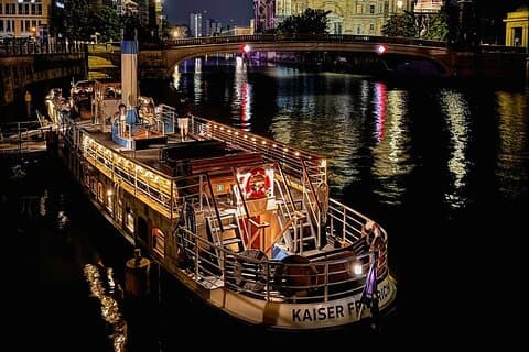 Alt-Berliner Bierabend Sonnenuntergangsfahrt auf Dampfschiff