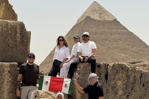 Pyramids of Giza and Sakkara Tour with Memfis