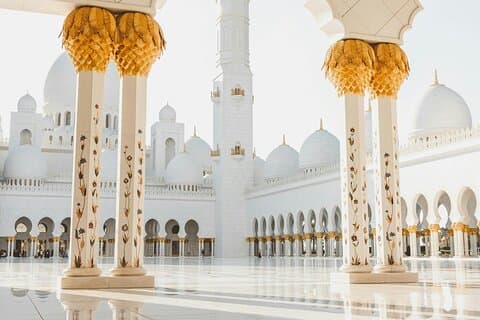Visita à cidade de Abu Dhabi com entrada para a Grande Mesquita e Museu do Louvre