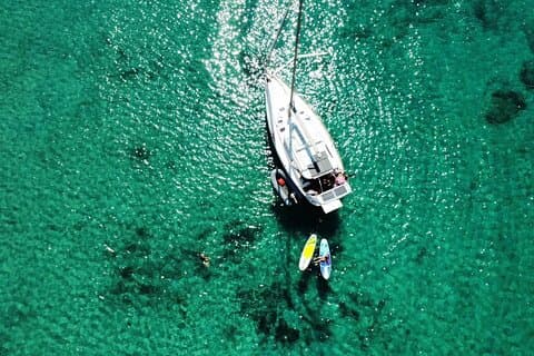 ラヴェッツィ諸島での海の一日：昼食、水泳、リラックス