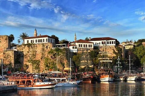 Tour privado por la ciudad de Antalya un día de historia, naturaleza y mar