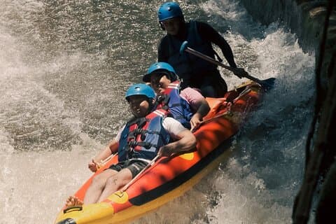 Rafting en río Melangit en Bali