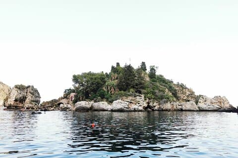 Tour in barca di 2 ore nella baia di Taormina e prosecco