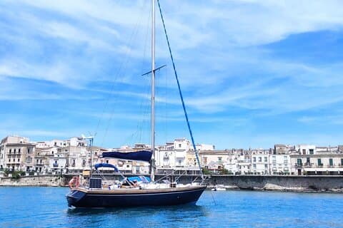 Excursión privada en velero y snorkel guiado en Syracuse - Privada