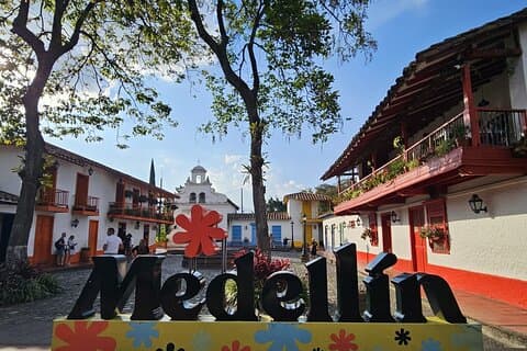 Private Medellín City & Comuna 13 helgedagstur