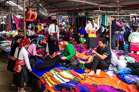 Visite à pied du marché de Ha Giang