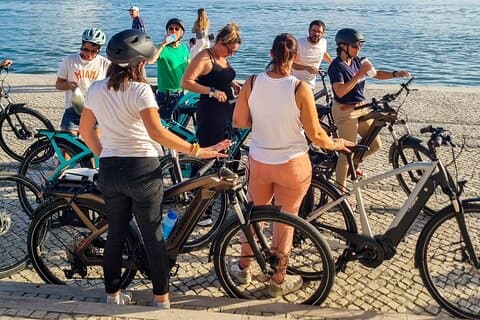 Lissabon med elcykel till Belém med Pastel de Belém-provsmakning