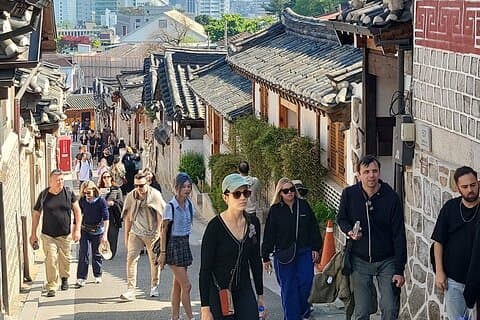 Private Day Tour & Experience wearing Hanbok at Seoul City Tour