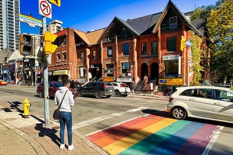 Un paseo por la historia LGBTQ de Toronto