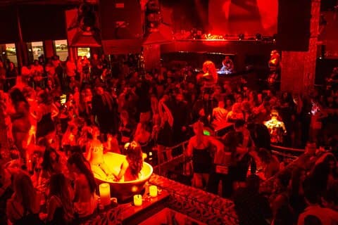 Hiphopfeestje Busclub Crawl