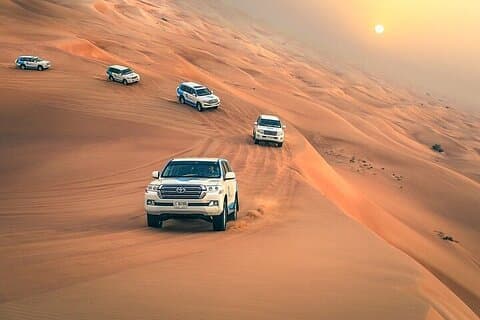 Safari nel deserto di Dubai con cena barbecue e danza del ventre