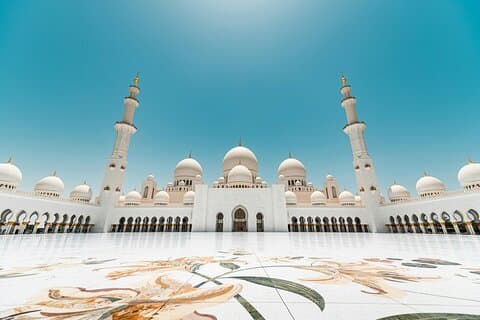 Full-Day Abu Dhabi Tour: Grand Mosque, Emirates Palace & Louvre