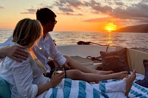 Privé boottocht bij zonsondergang vanuit Funchal met paddleboard inbegrepen