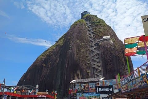 Visite exclusive de Guatapé : Beauté et culture en Antioquia