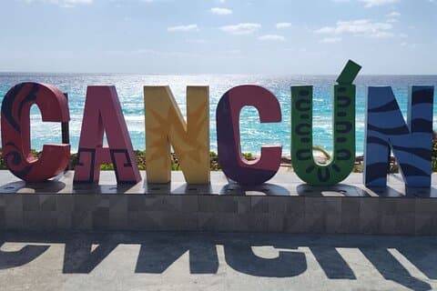 Transport fra hotell i Cancun til flyplassen i Cancun for opptil 8 personer
