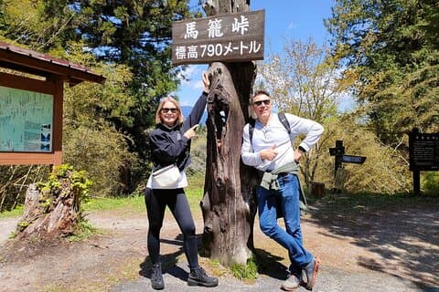 Explorar o vale de Kiso: Magome - caminhada pela trilha na montanha Tsumago