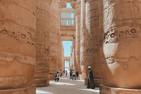 Tour privado de um dia inteiro para a costa leste e oeste de Luxor com almoço