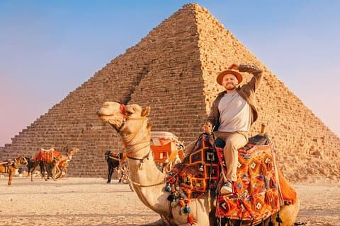 Kairo Layover Tour till Giza Pyramid Egyptiska museet & Khan Khalili