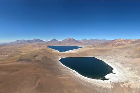 Pedras Vermelhas e Lagoas do Altiplano Salar de Atacama