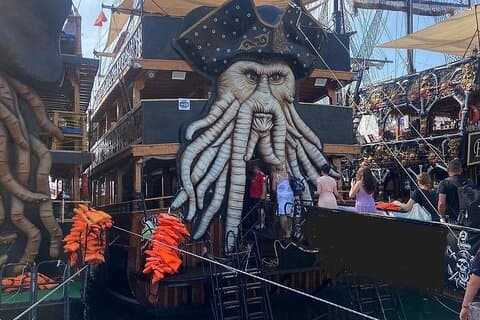 Piratenboottocht Antalya met lunch en gratis frisdrank