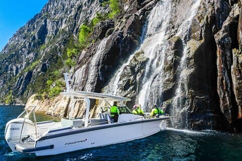 Stavanger: Guided Lysefjord Safari on Speedboat