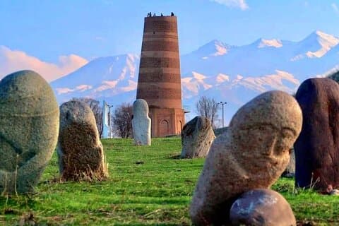 Medeltida Burana Tower och Bishkek City Tour