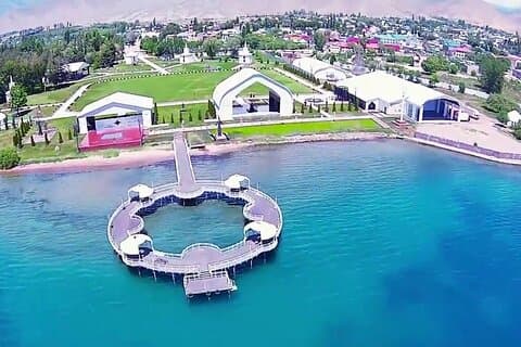イシク・クル湖の一日アドベンチャー