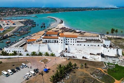 Fra kysten av Accra Cape, Elmina Castle og Kakum Park