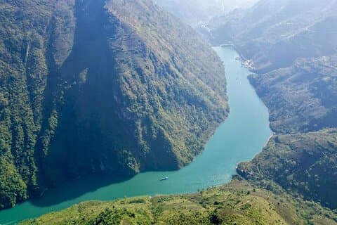 Découvrez Ha Giang Loop Tour 3 jours 4 nuits avec EASY-RIDER